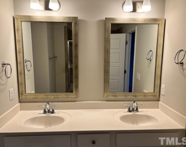 1126 Metropolitan Drive - Photo Thumbnail 13