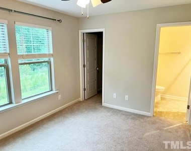 1126 Metropolitan Drive - Photo Thumbnail 18