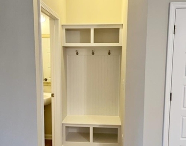 1126 Metropolitan Drive - Photo Thumbnail 4