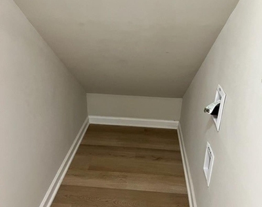 1126 Metropolitan Drive - Photo Thumbnail 10