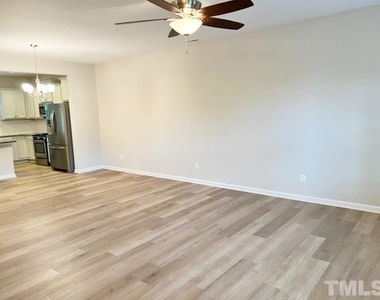 1126 Metropolitan Drive - Photo Thumbnail 3