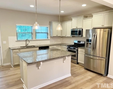 1126 Metropolitan Drive - Photo Thumbnail 5