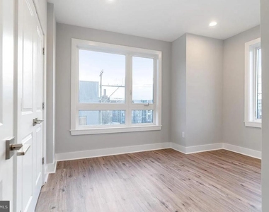 2101 E Huntingdon Street - Photo Thumbnail 3