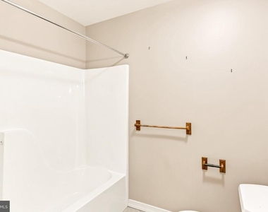 808 Yorkview Drive - Photo Thumbnail 31