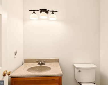808 Yorkview Drive - Photo Thumbnail 8