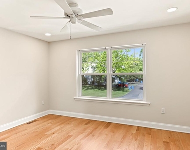808 Yorkview Drive - Photo Thumbnail 24