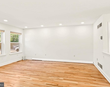 808 Yorkview Drive - Photo Thumbnail 3