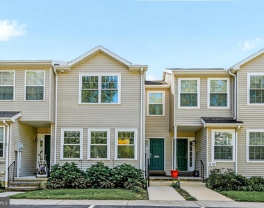808 Yorkview Drive - Photo Thumbnail 1