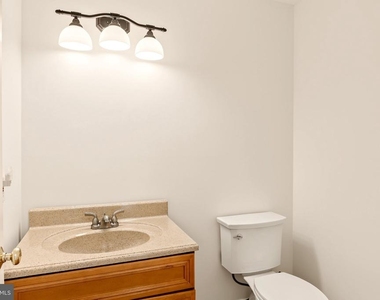 808 Yorkview Drive - Photo Thumbnail 7
