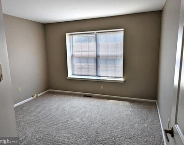215 Sequoia Drive - Photo Thumbnail 8