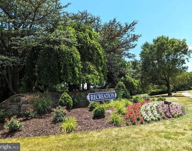 215 Sequoia Drive - Photo Thumbnail 12