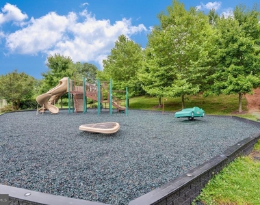 2210 Sayre Drive - Photo Thumbnail 7