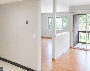 2210 Sayre Drive - Photo Thumbnail 3