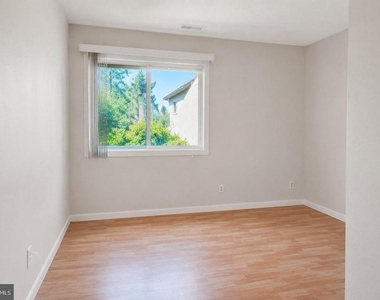 2210 Sayre Drive - Photo Thumbnail 5