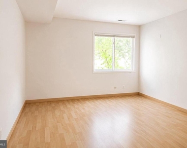 2210 Sayre Drive - Photo Thumbnail 4