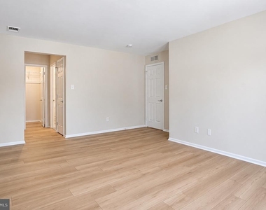 382 Andover Place - Photo Thumbnail 8