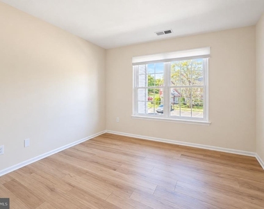382 Andover Place - Photo Thumbnail 4