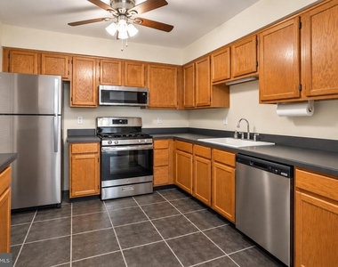382 Andover Place - Photo Thumbnail 3