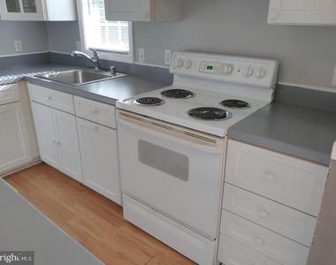 320 E High Street - Photo Thumbnail 9