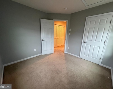 2102 E Oak Road - Photo Thumbnail 9