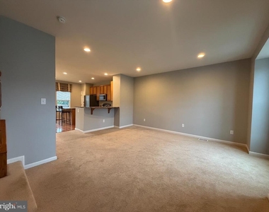 2102 E Oak Road - Photo Thumbnail 3
