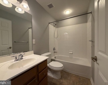 2102 E Oak Road - Photo Thumbnail 16