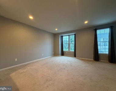 2102 E Oak Road - Photo Thumbnail 2