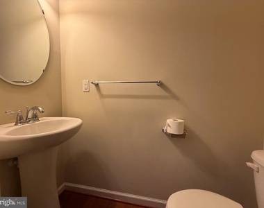 2102 E Oak Road - Photo Thumbnail 13