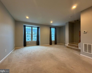 2102 E Oak Road - Photo Thumbnail 4