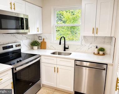 1294 Cooper Street - Photo Thumbnail 7