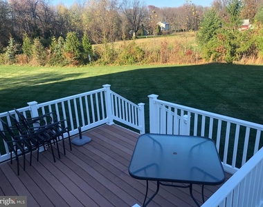 304 Crescent Drive - Photo Thumbnail 4