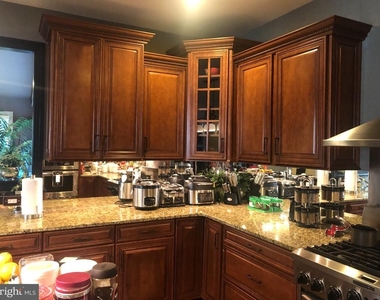 304 Crescent Drive - Photo Thumbnail 16