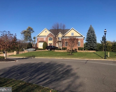 304 Crescent Drive - Photo Thumbnail 1