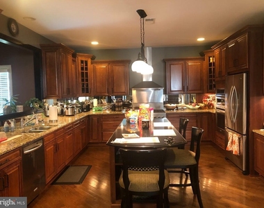304 Crescent Drive - Photo Thumbnail 15