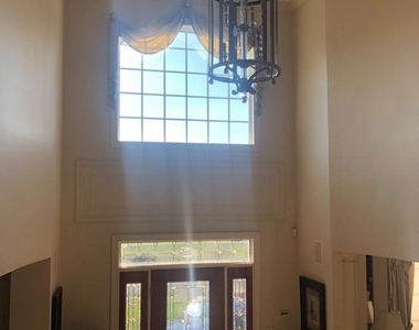 304 Crescent Drive - Photo Thumbnail 8