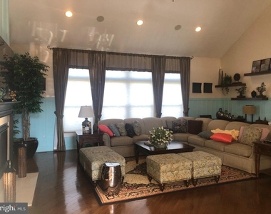 304 Crescent Drive - Photo Thumbnail 22