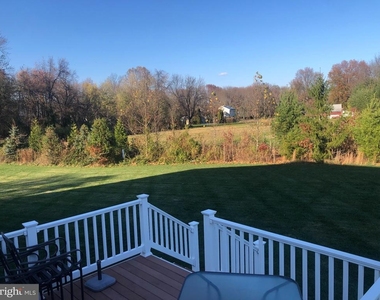 304 Crescent Drive - Photo Thumbnail 5