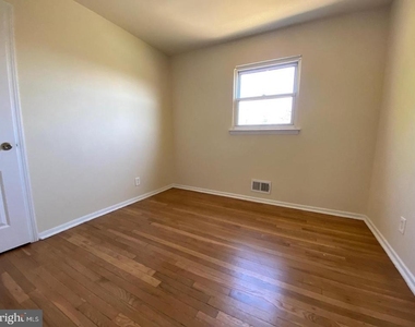 902 Woodlane Road - Photo Thumbnail 11