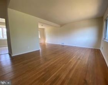 902 Woodlane Road - Photo Thumbnail 10