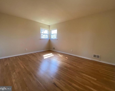 902 Woodlane Road - Photo Thumbnail 7