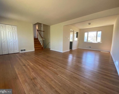 902 Woodlane Road - Photo Thumbnail 5