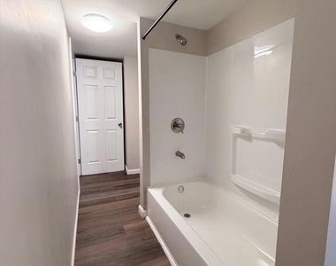 232 W Union Street - Photo Thumbnail 17