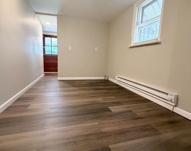232 W Union Street - Photo Thumbnail 14