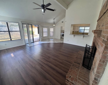 306 Applewood Dr - Photo Thumbnail 27