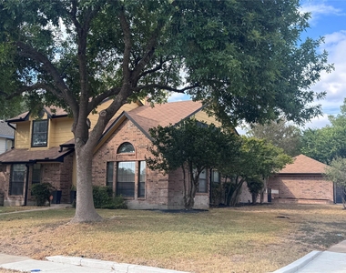 306 Applewood Dr - Photo Thumbnail 2