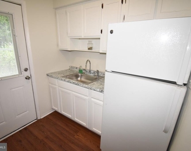 216 E Pearl Street - Photo Thumbnail 8