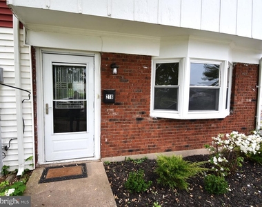 216 E Pearl Street - Photo Thumbnail 1