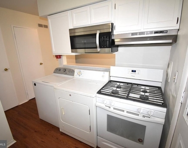 216 E Pearl Street - Photo Thumbnail 7