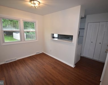 216 E Pearl Street - Photo Thumbnail 5