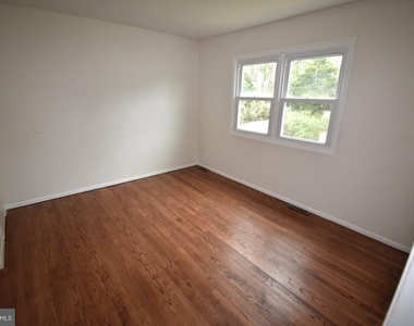 216 E Pearl Street - Photo Thumbnail 17